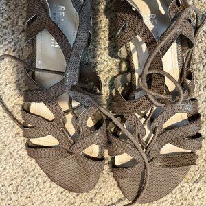 KENNETH COLE REACTION TAUPE Ankle ties Sandals SZ 6.5M